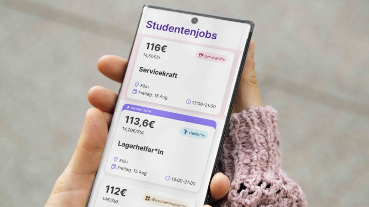 mobile-app eine studentin bewirbt sich um eine stelle mockup