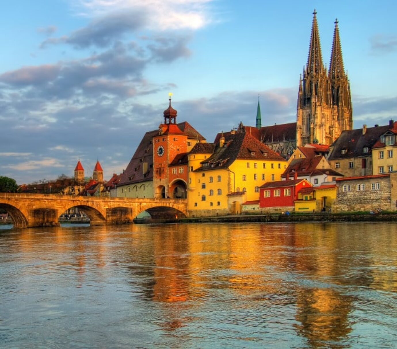 Regensburg mit Brückenansicht